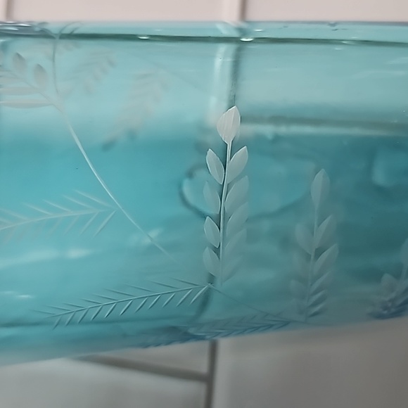 Set of 4 Fitz and Floyd Blue Etched Glasses - Picture 3 of 4